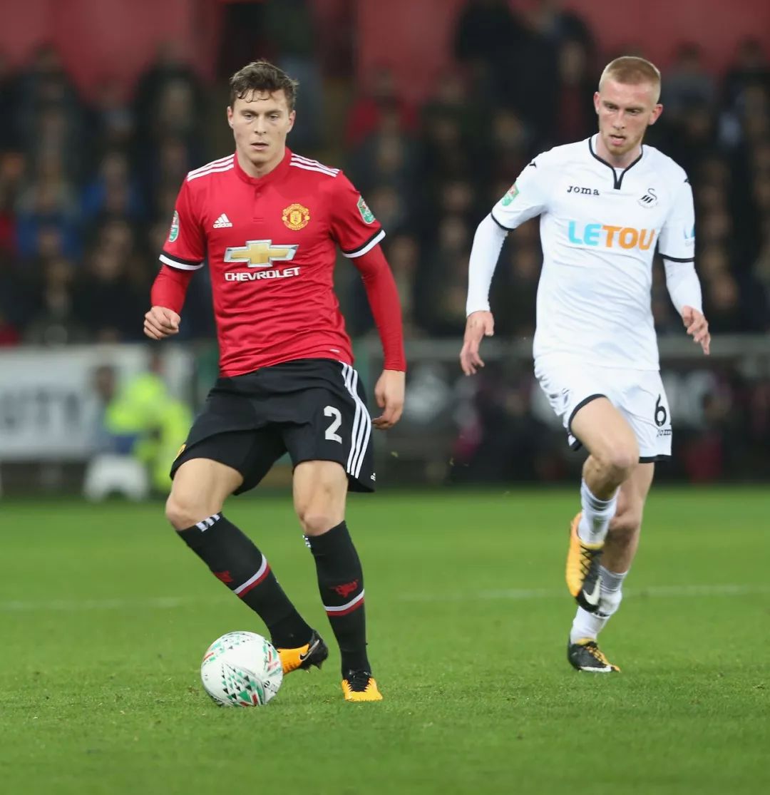 在两者之间 在两者之间